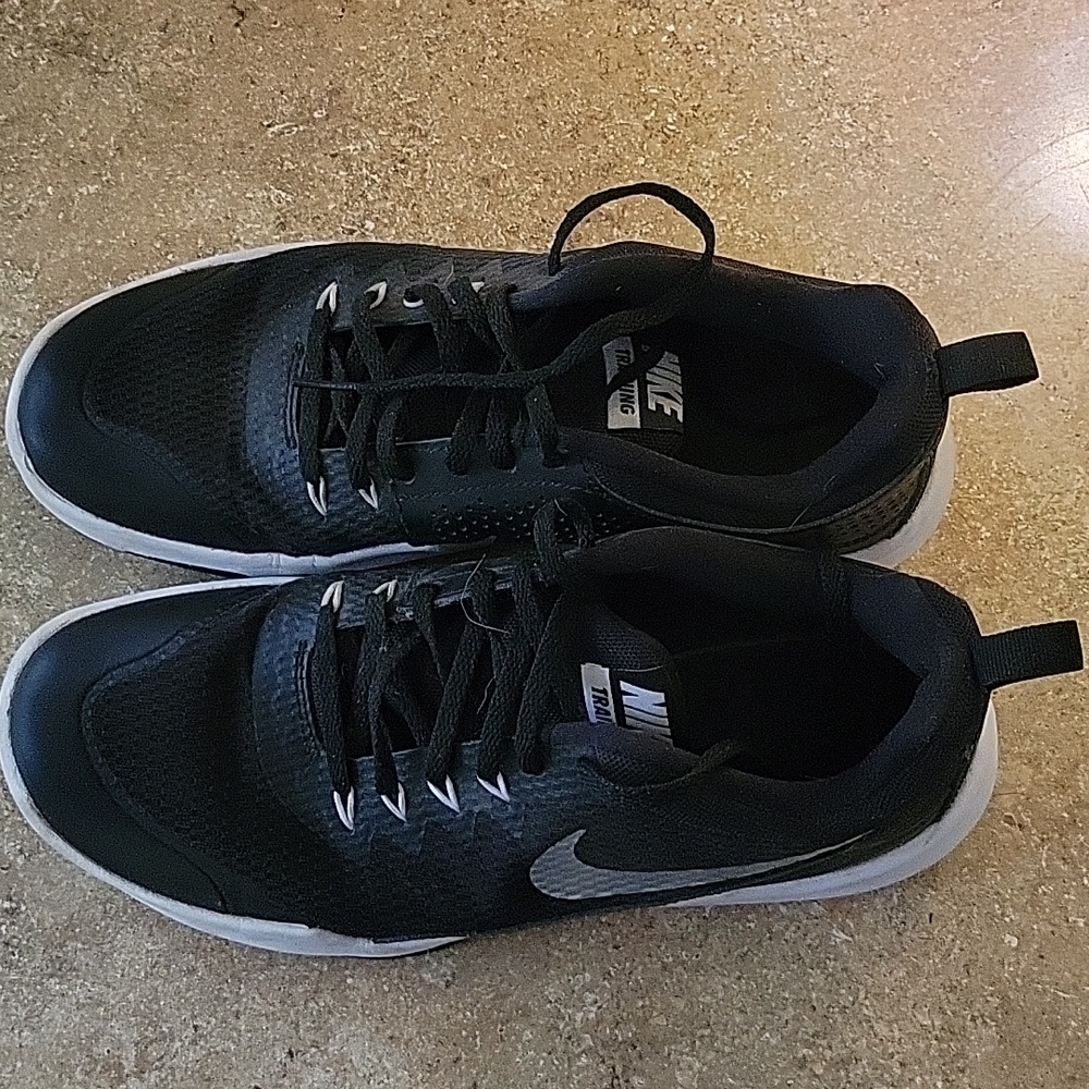 Mens Nike Legend Trainer size 7 1/2